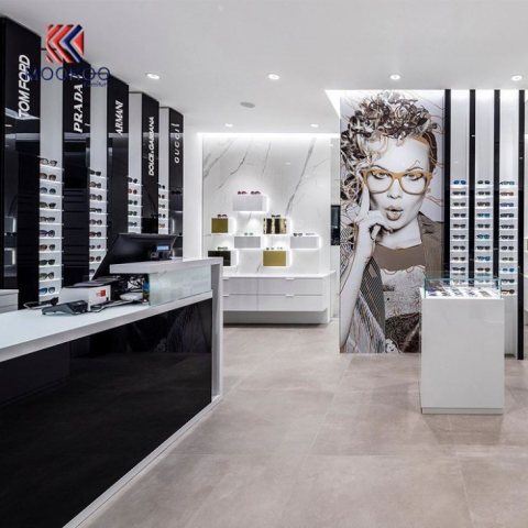 Notranjost svetle črna in bela sončna očala Trgovina Omarice Očala