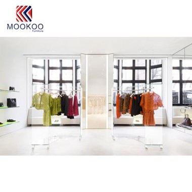 Kovinsko stojalo za oblačila