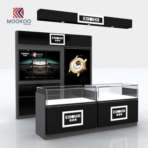 Črn kiosk z visoko koncem ure